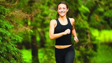 Exercice aérobique pour perdre du poids au niveau de l'abdomen et des côtés.